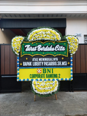 Papan Bunga Duka di Bumi Beringin