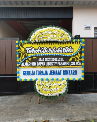 Papan Bunga Duka di Bumi Beringin