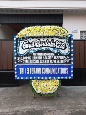 Papan Bunga Duka di Bumi Beringin